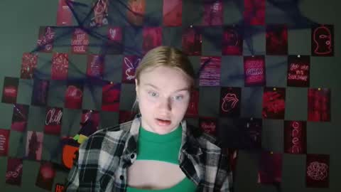 Snapshot of leyla_le chatting on 21, 10, 2025 Leyla online show from 21, 10, 2025