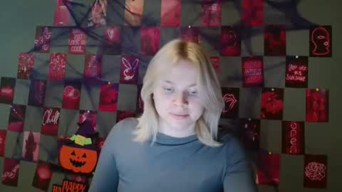 Snapshot of leyla_le chatting on 27, 10, 2025 Leyla online show from 27, 10, 2025