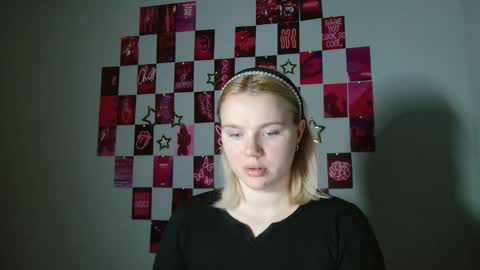 Snapshot of leyla_le chatting on 3, 11, 2025 Leyla online show from 3, 11, 2025