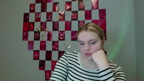 Snapshot of leyla_le chatting on 20, 11, 2025 Leyla online show from 20, 11, 2025