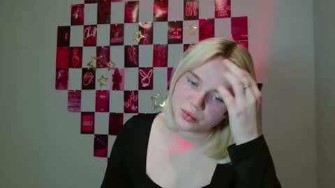 Snapshot of leyla_le chatting on 21, 11, 2025 Leyla online show from 21, 11, 2025