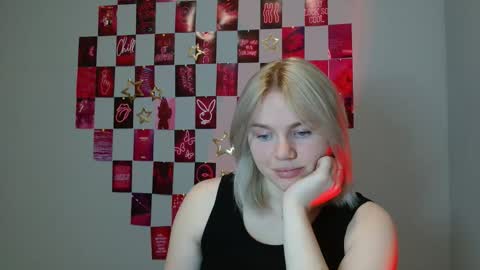 Snapshot of leyla_le chatting on 25, 11, 2025 Leyla online show from 25, 11, 2025