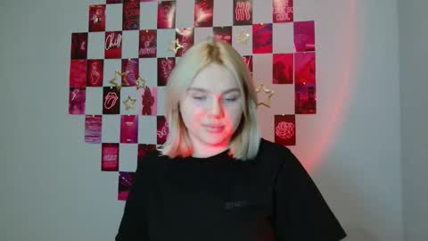 Snapshot of leyla_le chatting on 3, 12, 2025 Leyla online show from 3, 12, 2025