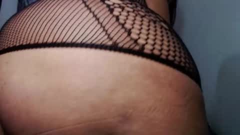 Snapshot of leyli_ass chatting on 12, 10, 2025 leyli_ass online show from 12, 10, 2025