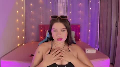 lia_little18 online show from 26, 1, 2025