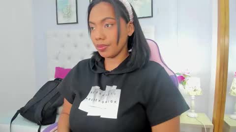 Snapshot of lia_mariana chatting on 24, 10, 2025 lia_mariana online show from 24, 10, 2025