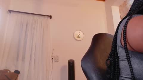 Snapshot of lia_mariana chatting on 9, 11, 2025 lia_mariana online show from 9, 11, 2025