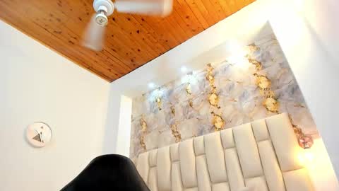 Snapshot of lia_mariana chatting on 16, 12, 2025 lia_mariana online show from 16, 12, 2025