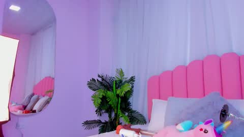 Snapshot of lia_queen18 chatting on 5, 11, 2025 lia_queen18 online show from 5, 11, 2025