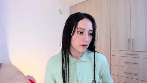 Snapshot of lia_queen610 chatting on 20, 12, 2024 Little Queen Lia online show from 20, 12, 2024