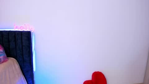 Snapshot of lia_queen610 chatting on 29, 12, 2024 Little Queen Lia online show from 29, 12, 2024