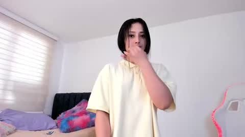 Snapshot of lia_queen610 chatting on 31, 12, 2024 Little Queen Lia online show from 31, 12, 2024