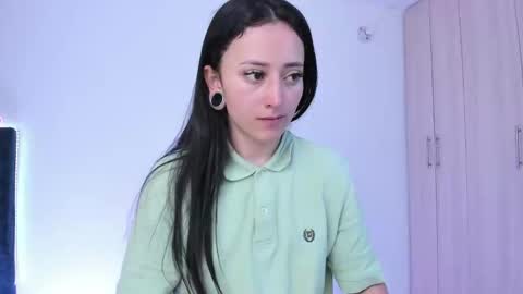 Snapshot of lia_queen610 chatting on 12, 1, 2025 Little Queen Lia online show from 12, 1, 2025