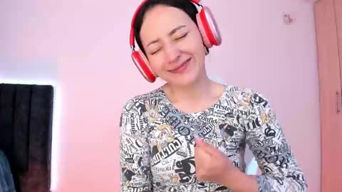 Snapshot of lia_queen610 chatting on 18, 1, 2025 Little Queen Lia online show from 18, 1, 2025