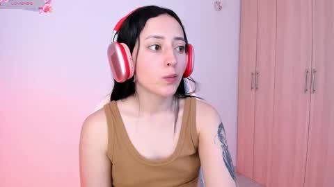 Snapshot of lia_queen610 chatting on 4, 2, 2025 Little Queen Lia online show from 4, 2, 2025