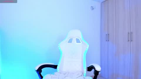 Snapshot of lia_queen610 chatting on 4, 2, 2025 Little Queen Lia online show from 4, 2, 2025