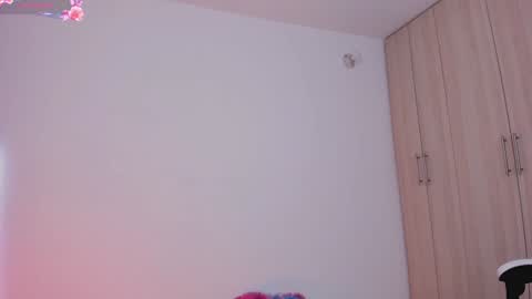 Snapshot of lia_queen610 chatting on 7, 2, 2025 Little Queen Lia online show from 7, 2, 2025