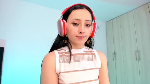 Snapshot of lia_queen610 chatting on 16, 2, 2025 Little Queen Lia online show from 16, 2, 2025