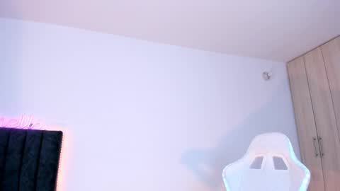 Snapshot of lia_queen610 chatting on 21, 2, 2025 Little Queen Lia online show from 21, 2, 2025