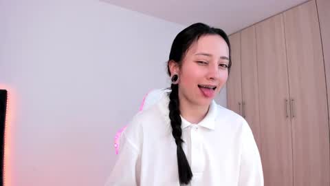 Snapshot of lia_queen610 chatting on 1, 3, 2025 Little Queen Lia online show from 1, 3, 2025