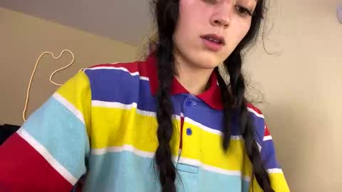 Snapshot of lia_queen610 chatting on 4, 12, 2025 Little Queen Lia online show from 4, 12, 2025