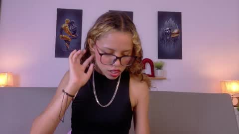Snapshot of lia_valmont_18 chatting on 3, 5, 2026 Juliana online show from 3, 5, 2026