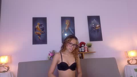 Snapshot of lia_valmont_18 chatting on 27, 5, 2026 Juliana online show from 27, 5, 2026