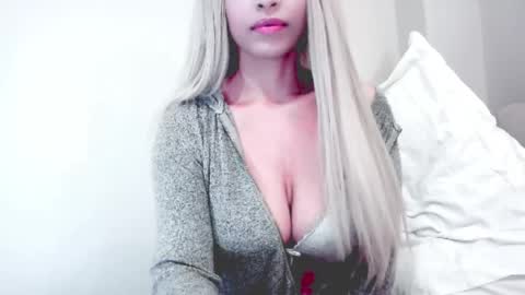 Snapshot of liadivina chatting on 19, 4, 2026 Lia Divina online show from 19, 4, 2026