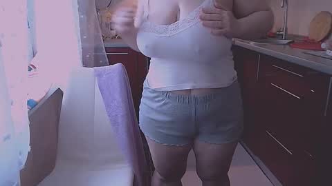 Snapshot of liahsofty chatting on 17, 5, 2026 miss Lia colection for travel online show from 17, 5, 2026