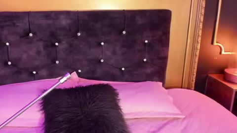 Lia lovet online show from 21, 7, 2026