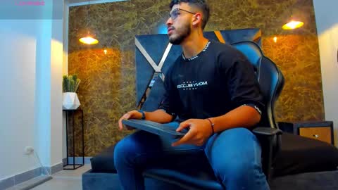 LIAM KLEIN online show from 11, 9, 2025