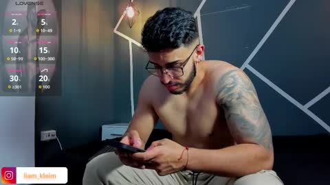 Snapshot of liam_kleiin chatting on 8, 3, 2026 LIAM KLEIN online show from 8, 3, 2026