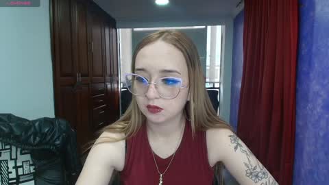 Snapshot of liaroberts1 chatting on 2, 12, 2024 Lia Roberts online show from 2, 12, 2024