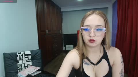 Snapshot of liaroberts1 chatting on 2, 12, 2024 Lia Roberts online show from 2, 12, 2024