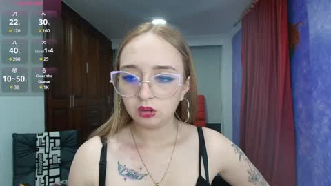 Snapshot of liaroberts1 chatting on 4, 12, 2024 Lia Roberts online show from 4, 12, 2024