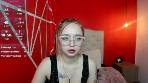 Snapshot of liaroberts1 chatting on 10, 12, 2024 Lia Roberts online show from 10, 12, 2024
