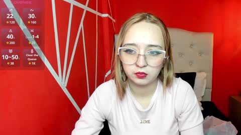Snapshot of liaroberts1 chatting on 19, 12, 2024 Lia Roberts online show from 19, 12, 2024