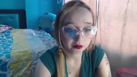 Snapshot of liaroberts1 chatting on 1, 2, 2025 Lia Roberts online show from 1, 2, 2025