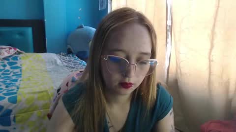 Snapshot of liaroberts1 chatting on 1, 2, 2025 Lia Roberts online show from 1, 2, 2025