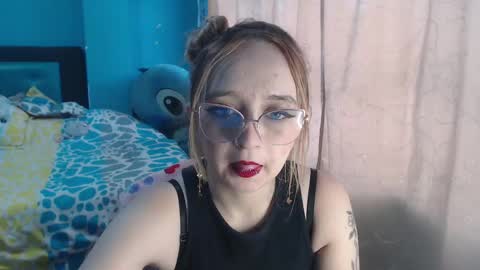 Snapshot of liaroberts1 chatting on 3, 2, 2025 Lia Roberts online show from 3, 2, 2025