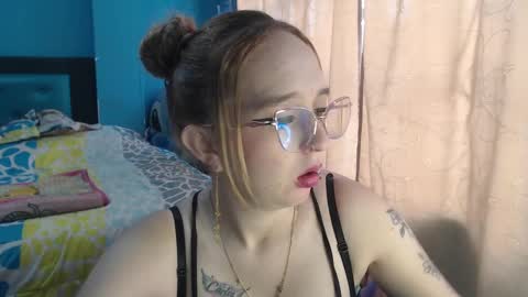 Snapshot of liaroberts1 chatting on 4, 2, 2025 Lia Roberts online show from 4, 2, 2025