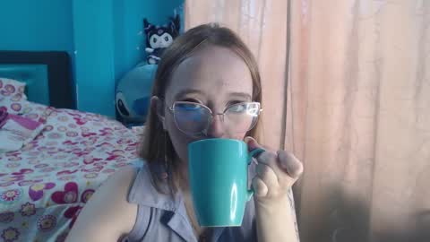 Snapshot of liaroberts1 chatting on 28, 2, 2025 Lia Roberts online show from 28, 2, 2025