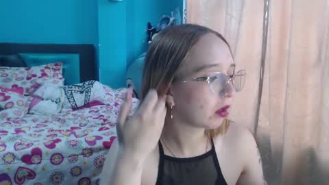 Snapshot of liaroberts1 chatting on 7, 3, 2025 Lia Roberts online show from 7, 3, 2025