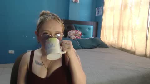 Snapshot of liaroberts1 chatting on 13, 9, 2025 Lia Roberts online show from 13, 9, 2025