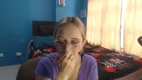 Snapshot of liaroberts1 chatting on 10, 10, 2025 Lia Roberts online show from 10, 10, 2025