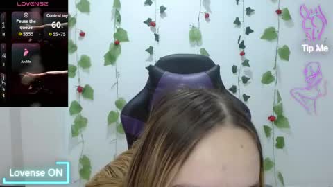 Snapshot of liaroberts1 chatting on 29, 4, 2026 Lia Roberts online show from 29, 4, 2026