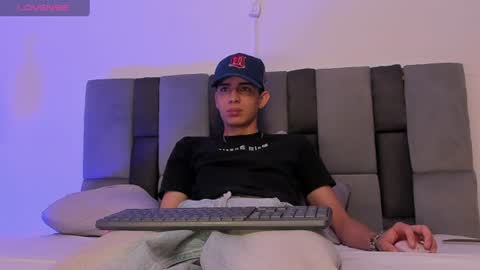 Snapshot of light_eyes_ chatting on 20, 6, 2026 Jhonatan online show from 20, 6, 2026
