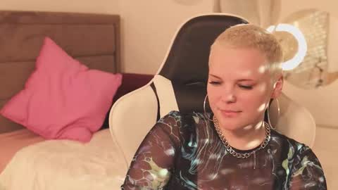 likaaberry online show from 28, 2, 2026