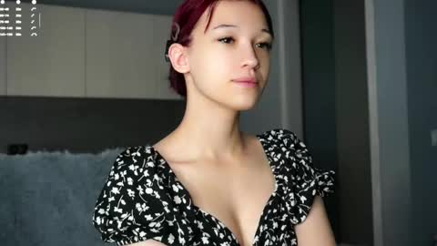 Snapshot of likalens chatting on 23, 10, 2025 Emi online show from 23, 10, 2025