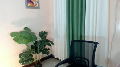 Snapshot of likliklicklengleng chatting on 21, 12, 2024 Leng online show from 21, 12, 2024